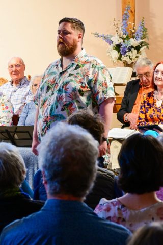 Chris sings Im wunderschönen Monat Mai